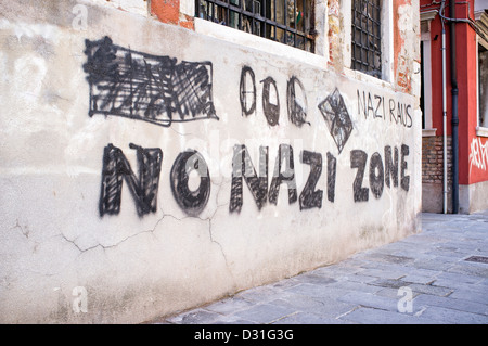 Anti-Nazi-Graffiti an der Wand im Dorsoduro-Viertel von Venedig Stockfoto