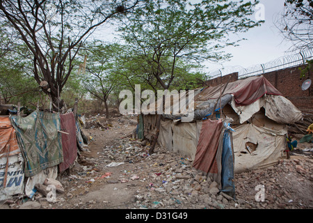 Armut leben in Tehkhand Slum, Delhi, Indien. Kleine Wohnungen. Stockfoto