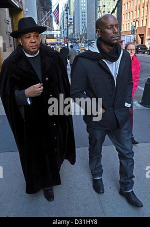 New York, USA. 6. Februar 2013. Rev Run aka Joseph Simmons, Tyrese Gibson unterwegs für Promi-Schnappschüsse - Mi, Pix 11 Studios, New York, NY 6. Februar 2013. Foto von: Derek Sturm/Everett Collection / Alamy Live News Stockfoto