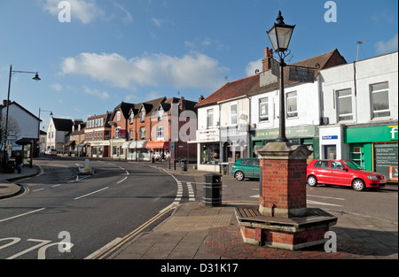 Der High Street in Bagshot, Surrey, UK. Stockfoto