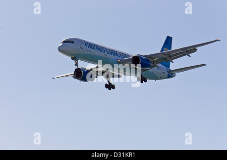 Thomas Cook G-FCLD kommen in Arricife Flughafen Lanzarote Kanarische Insel Boeing 757-200 zu landen Stockfoto