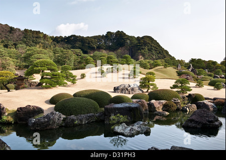 Der moderne trockene Landschaftsgarten des Adachi Museum of Art, Matsue, Japan, entworfen von Adachi Zenko im Jahr 1980 Stockfoto