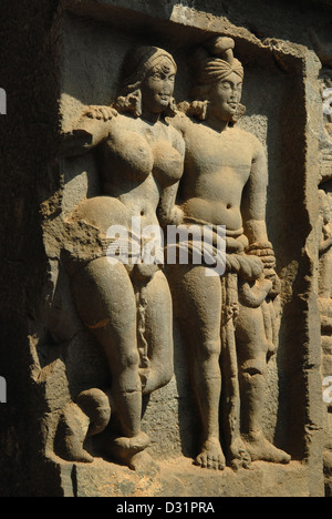 Mithuna paar auf der rechten Seite der Haupteingang Tür, Karla Chaitya, Dist Pune, Maharashtra. Stockfoto