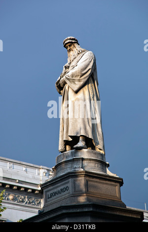 Statue von Leonardo da Vinci, Platz La Scala, Mailand, Italien Stockfoto