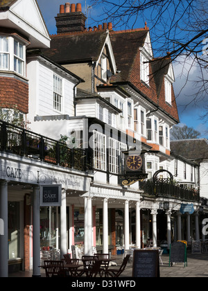 Georgische Kolonnade von alten shop-Fronten, die Pantiles, Royal Tunbridge Wells, Kent, England, UK Stockfoto