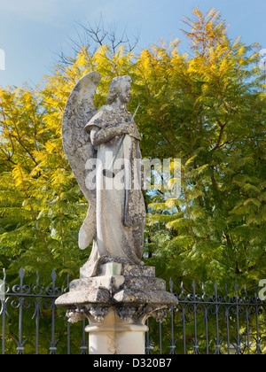 Blick auf dem Friedhof in Lloret de Mar. Eines der bedeutendsten Beispiele der katalanischen Grabkunst der modernistische Ära. Stockfoto