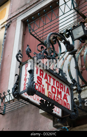 Trattoria in Campo San Toma, San Polo, Venedig, Italien. Stockfoto