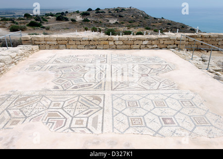 Das Bodenmosaik der Basilika am antiken Kourion, einer griechisch-römischen Ausgrabungsstätte auf der zentralen Süd Küste von Zypern. Stockfoto