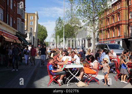 Das französische Viertel in South Kensington ist es Cafés sind ein beliebter Treffpunkt für alle Menschen, die gern das European Outdoor Atmosphäre Stockfoto