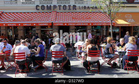 Das French Quarter in South Kensington, es ist Cafés sind ein bekannter Treffpunkt für alle Völker, die die europäischen Outdoor-Atmosphäre genießen Stockfoto