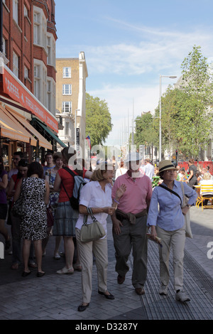 Das French Quarter in South Kensington, es ist Cafés sind ein bekannter Treffpunkt für alle Völker, die die europäischen Outdoor-Atmosphäre genießen Stockfoto