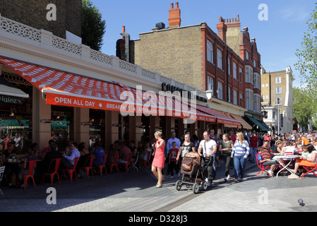 Das französische Viertel in South Kensington ist es Cafés sind ein beliebter Treffpunkt für alle Menschen, die gern das European Outdoor Atmosphäre Stockfoto