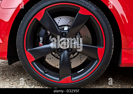 Rot Audi RS 3 Rad und Logo, Winchester, England, UK Stockfoto