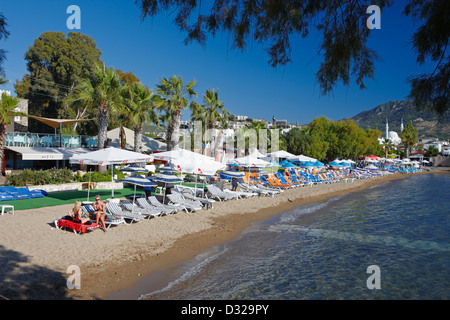 Strand in Yalikavak Stadt. Yalikavak, Halbinsel Bodrum, Provinz Mugla, Türkei. Stockfoto