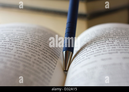 Nahaufnahme des geöffneten Buchseiten Stockfoto