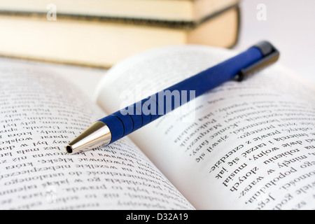 Nahaufnahme des geöffneten Buchseiten Stockfoto