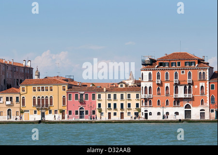 Gebäude entlang der Zattere, Dorsoduro, Venedig, Italien. Stockfoto