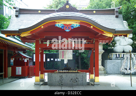 Kanda Myojin ist ein berühmter Shinto-Schrein in Tokio, Japan. Es ist dem Kami des Geschäftserfolgs gewidmet und ist ein beliebter Ort für diejenigen, die Segen für Wohlstand und Glück in ihrer Karriere suchen. Stockfoto