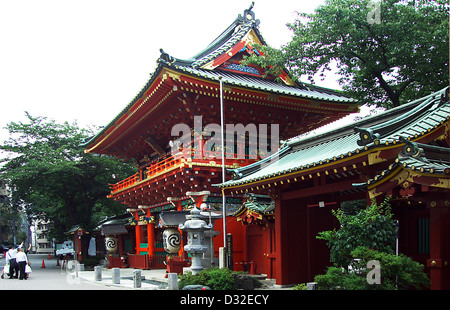Kanda Myojin ist ein schintoistischer Schrein in Tokio, Japan, der den Wächtern Kami (spirituellen Wesen) der Region Kanda gewidmet ist. Es ist eine bedeutende religiöse Stätte, beliebt für traditionelle Shinto-Rituale, Festivals und Gebete für geschäftliche Wohlstand und Glück. Stockfoto