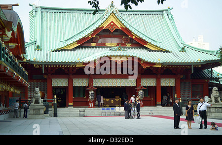 Kanda Myojin, ein prominenter Shinto-Schrein in Tokio, Japan. Der Schrein ist den Gottheiten von Kanda gewidmet und ist bekannt für seine traditionelle japanische Architektur und kulturelle Bedeutung. Stockfoto