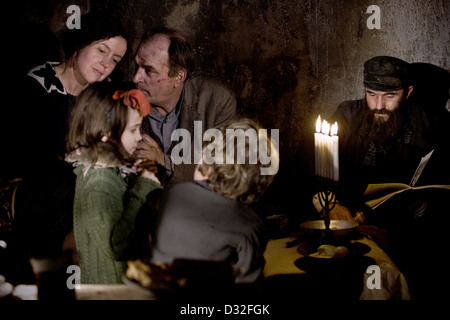 In Darkness Jahr : 2011 Polen / Deutschland / Kanada Regie : Agnieszka Holland Maria Schrader, Herbert Knaup, Jerzy Walczak, Milla Bankowicz, Oliwier Stanczak Stockfoto