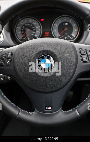 Lenkrad auf dem BMW M1, Winchester, UK Stockfoto