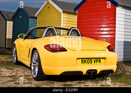 Porsche Boxster S und Strand Hütten, Southampton, UK Stockfoto