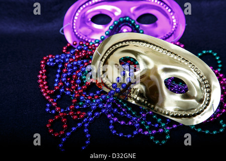 Karneval Masken mit bunten Perlen Stockfoto