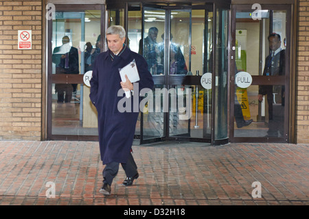 Ehemalige MP Chris Huhne (im Bild) verlässt Southwark Crown Court nach Schriftsatz nicht schuldig, pervertiert den Lauf der Gerechtigkeit Stockfoto