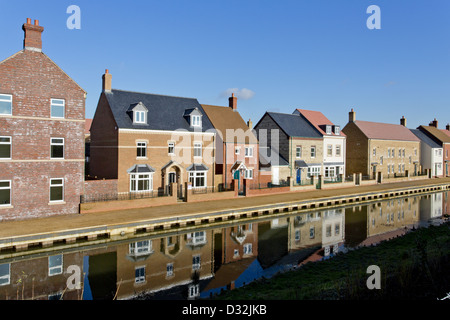 Neues bauen Häuser durch einen Kanal Stockfoto