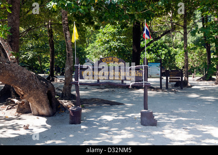 Mu Ko Similan Nationalpark Zeichen auf Koh Tachai Island Thailand Stockfoto