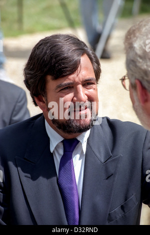 US-Energieminister Bill Richardson sporting einen neuen Bart spricht die Presse über Vorwürfe bezüglich der Atomwaffen-Anlage in Paducah, Kentucky 10. August 1999 in Washington, DC. Stockfoto