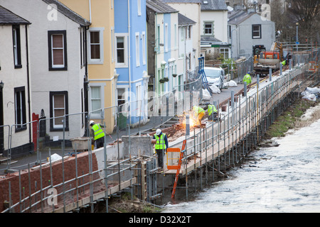 Die neuen Hochwasserschutzanlagen in Cockermouth, Cumbria, UK, gebaut nach der Flutkatastrophe 2009 Stockfoto