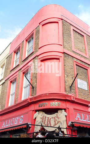 Alices Shop auf der Ecke der Denbigh schließen, Portobello, London, England, Vereinigtes Königreich Stockfoto