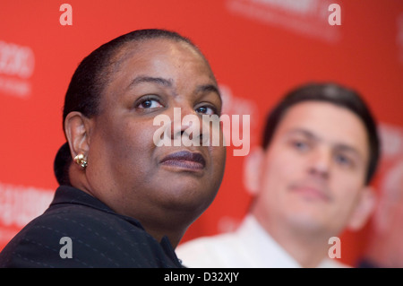 Dianne Abbott MP bei der Labour Partei Führung bedrängt im Millennium Stadium in Cardiff heute. Stockfoto