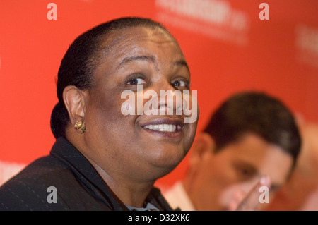 Dianne Abbott MP bei der Labour Partei Führung bedrängt im Millennium Stadium in Cardiff heute. Stockfoto