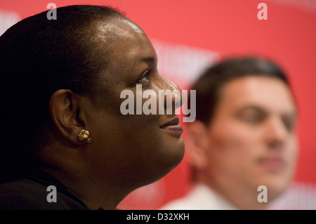 Dianne Abbott MP bei der Labour Partei Führung bedrängt im Millennium Stadium in Cardiff heute. Stockfoto