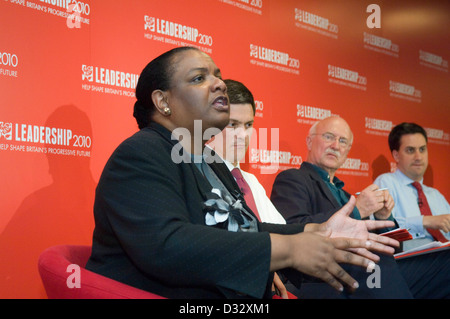 Dianne Abbott MP bei der Labour Partei Führung bedrängt im Millennium Stadium in Cardiff heute. Stockfoto