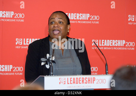 Dianne Abbott MP bei der Labour Partei Führung bedrängt im Millennium Stadium in Cardiff heute. Stockfoto