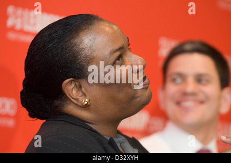 Dianne Abbott MP bei der Labour Partei Führung bedrängt im Millennium Stadium in Cardiff heute. Stockfoto