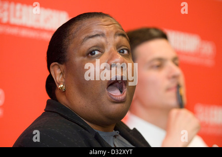 Dianne Abbott MP bei der Labour Partei Führung bedrängt im Millennium Stadium in Cardiff heute. Stockfoto