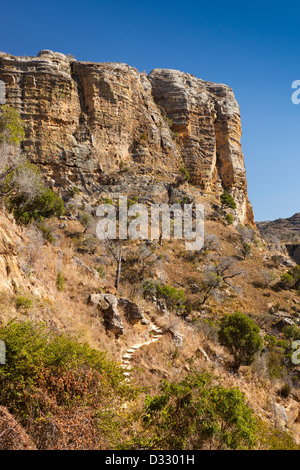 Madagaskar, Parc National de l'Isalo, Namaza, Weg durch felsige Schlucht Stockfoto