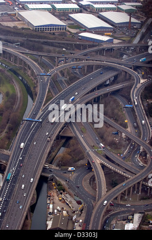 Spaghetti-Kreuzung der Autobahn M6 in Birmingham England. Luftaufnahme. M6 Autobahn Autobahnen Kreuzung Luftaufnahme erhöhten Abschnitt Straße Autobahn Großbritannien Stockfoto