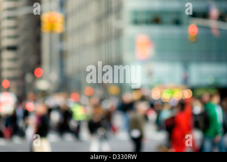 Abstrakte städtisches Motiv mit Fußgängern und Menschen, New York City. Stockfoto