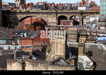 Ansichten aus der Tyne Brücke über die Dächer und Kai und Seite Newcastle Upon Tyne, Tyne and Wear, UK Stockfoto