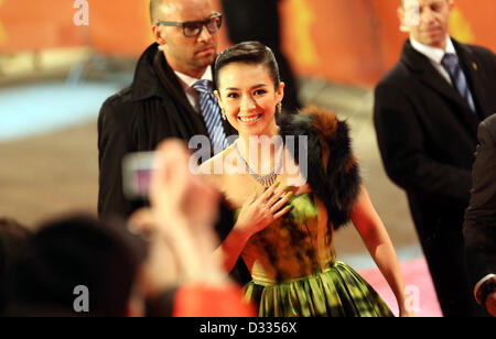 Berlin, Deutschland. 7. Februar 2013. Chinesische Schauspielerin Zhang Ziyi kommt für die Premiere des Films "The Grandmaster' ('Yi Zong dai Shi") während der 63. jährlichen internationalen Filmfestspiele Berlin, in Berlin, Deutschland, 7. Februar 2013. Der Film wurde als Eröffnungsfilm der Berlinale ausgewählt und läuft im offiziellen Abschnitt aus der Konkurrenz. Foto: Kay Nietfeld/dpa Stockfoto