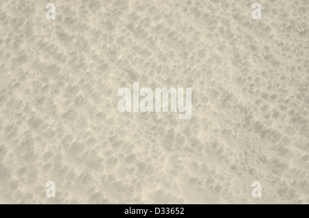 Windige Schneeoberfläche als Hintergrund Stockfoto