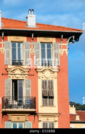 Retro Gebäude entlang der alten Hafen in der Stadt Nizza, Côte d'Azur Frankreich Stockfoto