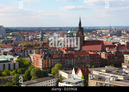 Blick vom neuen Rathaus auf die Marktkirche und alte Häuser im Zentrum von Hannover, Niedersachsen, Deutschland. Stockfoto