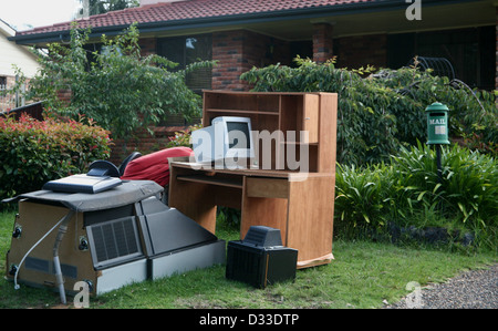 Haushaltsgegenstände für die sammlung des rates, Australien, weggeworfen Stockfoto